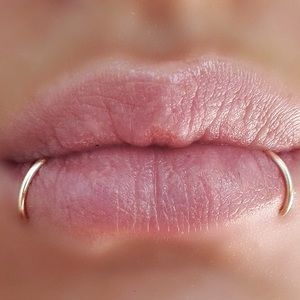 Spider Bites - Fake piercing clip on lip ring set